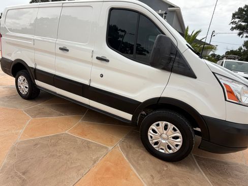 Used 2015 Ford Transit 250 130 Low Roof RWD image 5