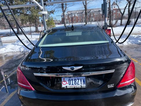 Used 2017 Genesis G90 3.3T Premium image 5