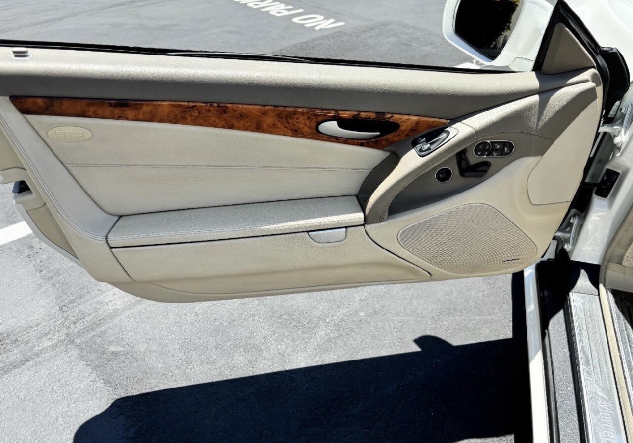Used 2011 Mercedes-Benz SL 550 image 14