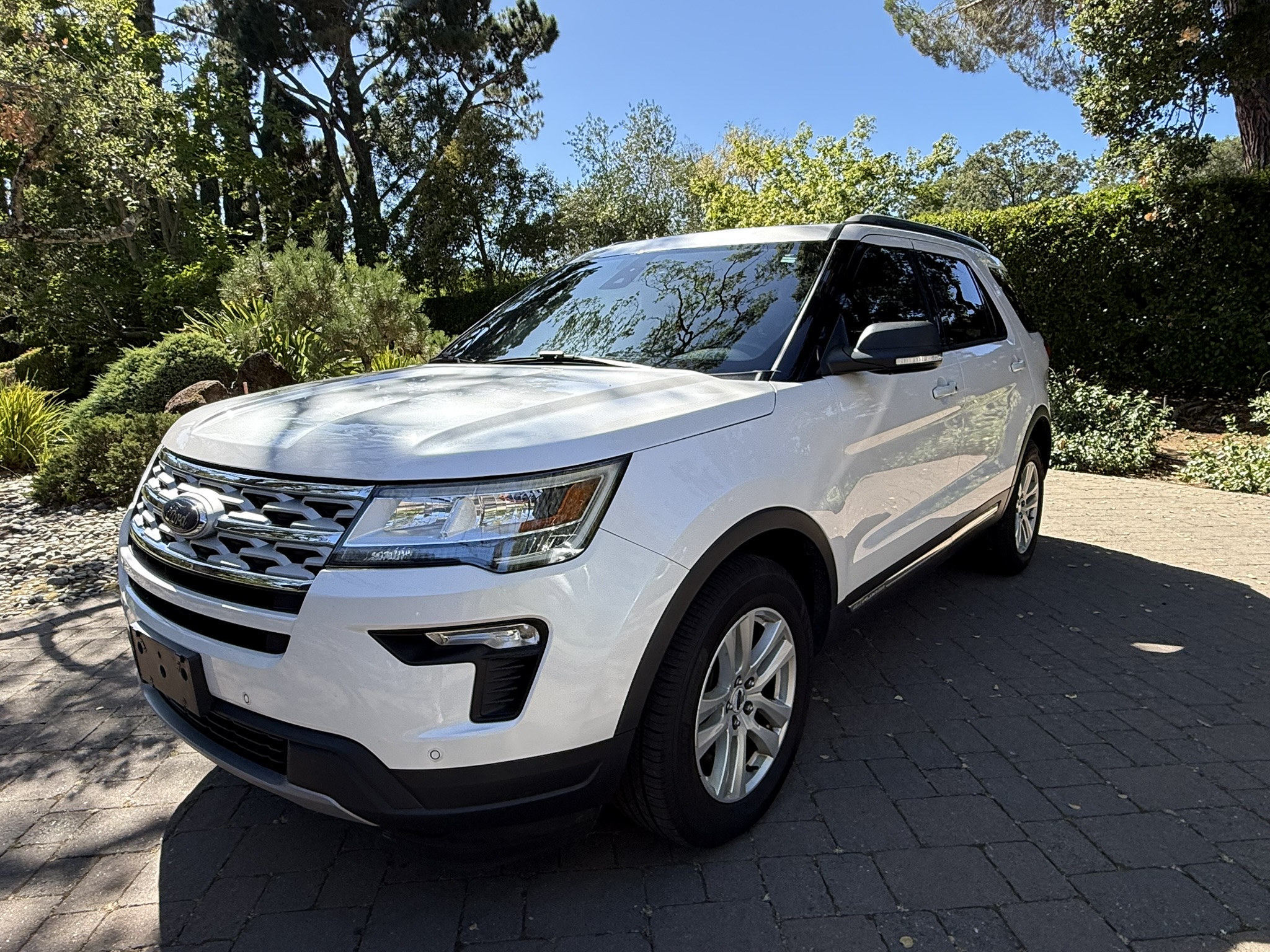 Used 2019 Ford Explorer XLT w/ Equipment Group 202A AWD/4WD image 1