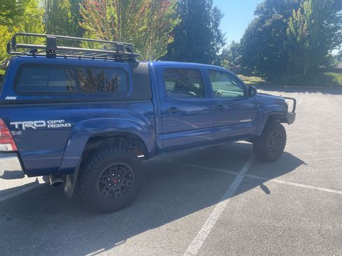 Used 2014 Toyota Tacoma 4x4 Double Cab w/ TRD Off-Road Package image 5