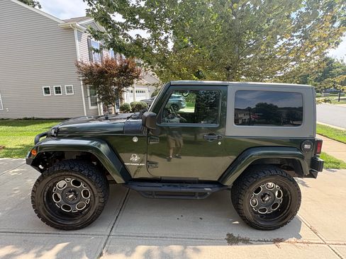 Used 2010 Jeep Wrangler Sahara AWD/4WD image 1