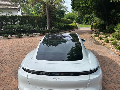 Used 2021 Porsche Taycan RWD image 1