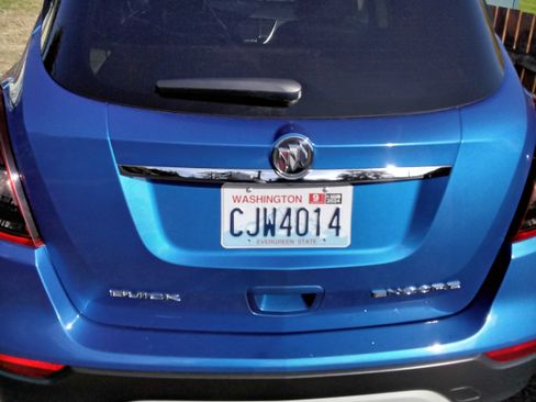 Used 2017 Buick Encore Preferred image 1