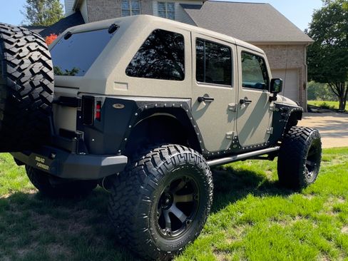 Used 2017 Jeep Wrangler Unlimited Rubicon w/ Connectivity Group image 4