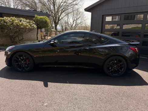 Used 2016 Hyundai Genesis Coupe 3.8 image 5
