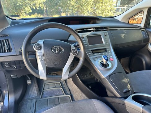 Used 2015 Toyota Prius Four image 11
