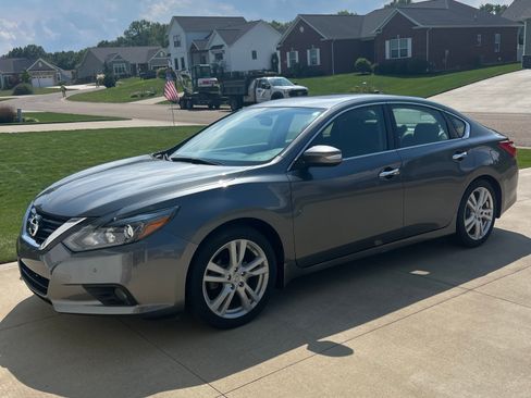 Used 2017 Nissan Altima 3.5 SL w/ 3.5 Technology Package FWD image 1