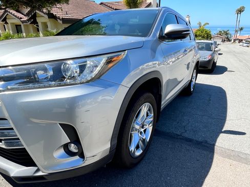 Used 2019 Toyota Highlander Limited w/ Carpet Mat Package (TMS) AWD/4WD image 4