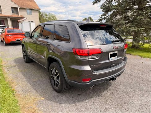 Used 2017 Jeep Grand Cherokee Trailhawk AWD/4WD image 4
