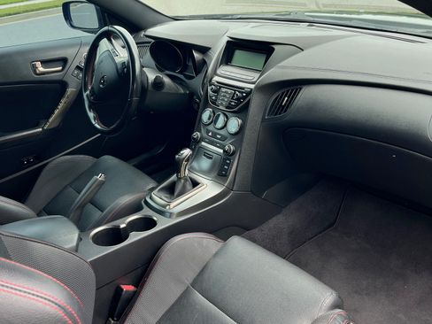 Used 2015 Hyundai Genesis 3.8 RWD image 6
