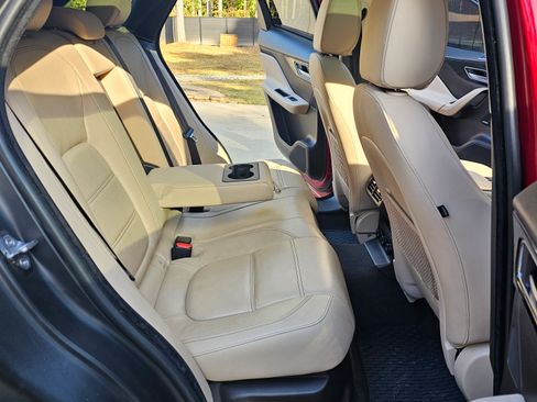 Used 2019 Jaguar F-PACE Prestige image 5
