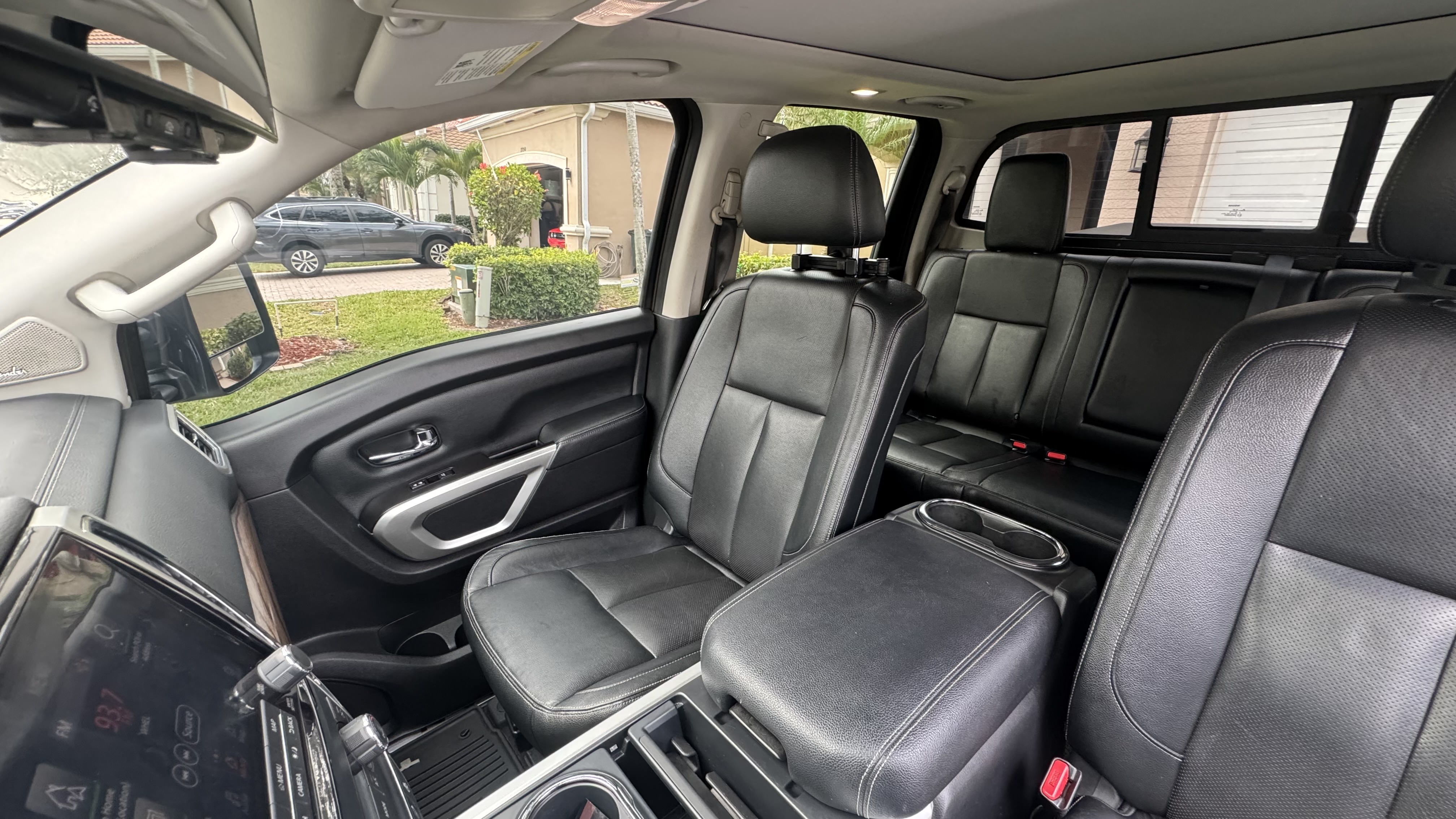 Used 2020 Nissan Titan SL w/ Moonroof Package AWD/4WD image 10