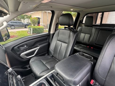 Used 2020 Nissan Titan SL w/ Moonroof Package AWD/4WD image 10
