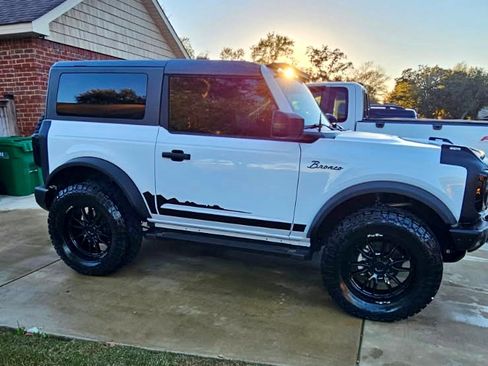 Used 2023 Ford Bronco Wildtrak image 5