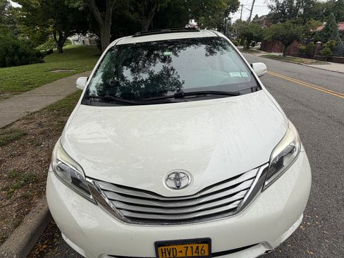 Used 2017 Toyota Sienna Limited Premium w/ Protection Package AWD/4WD image 2