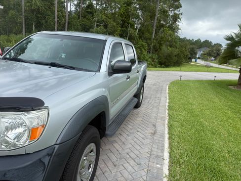 Used 2011 Toyota Tacoma PreRunner image 1