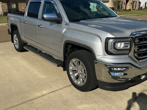 Used 2018 GMC Sierra 1500 SLT image 2