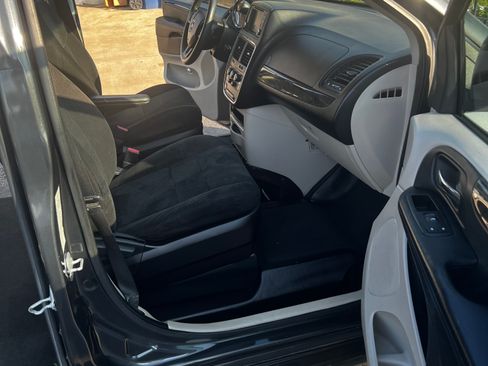 Used 2011 Dodge Grand Caravan Mainstreet w/ PWR Convenience Group image 24