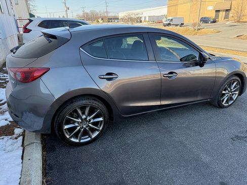 Used 2018 MAZDA MAZDA3 Grand Touring w/ Premium Equipment Package image 5