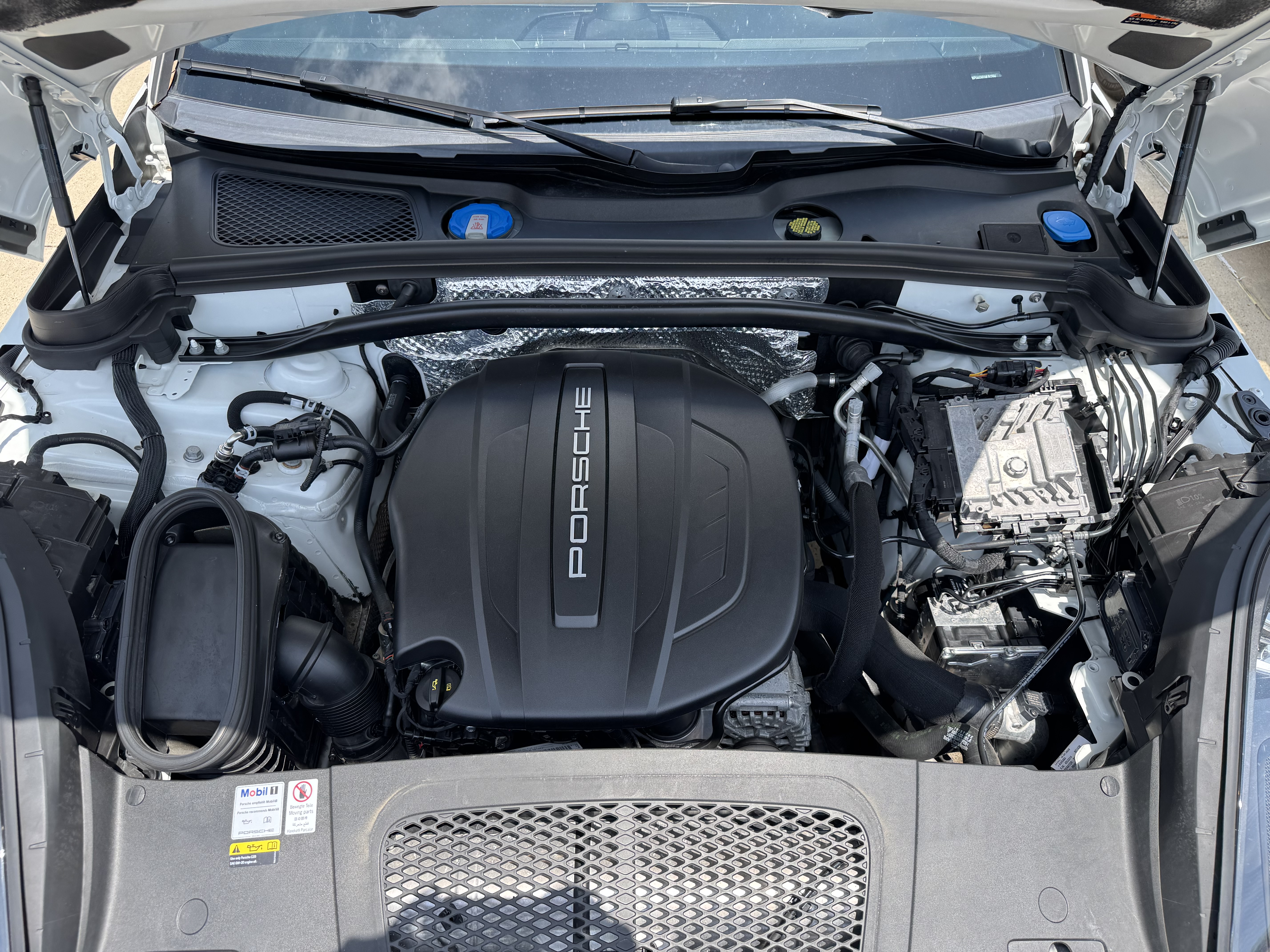 Used 2021 Porsche Macan AWD/4WD image 18