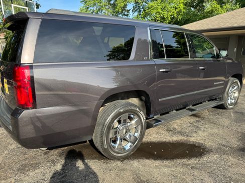 Used 2018 Chevrolet Suburban LT w/ LT Signature Package AWD/4WD image 8