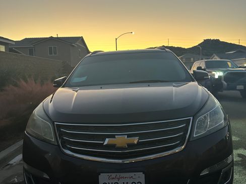 Used 2015 Chevrolet Traverse LT image 2
