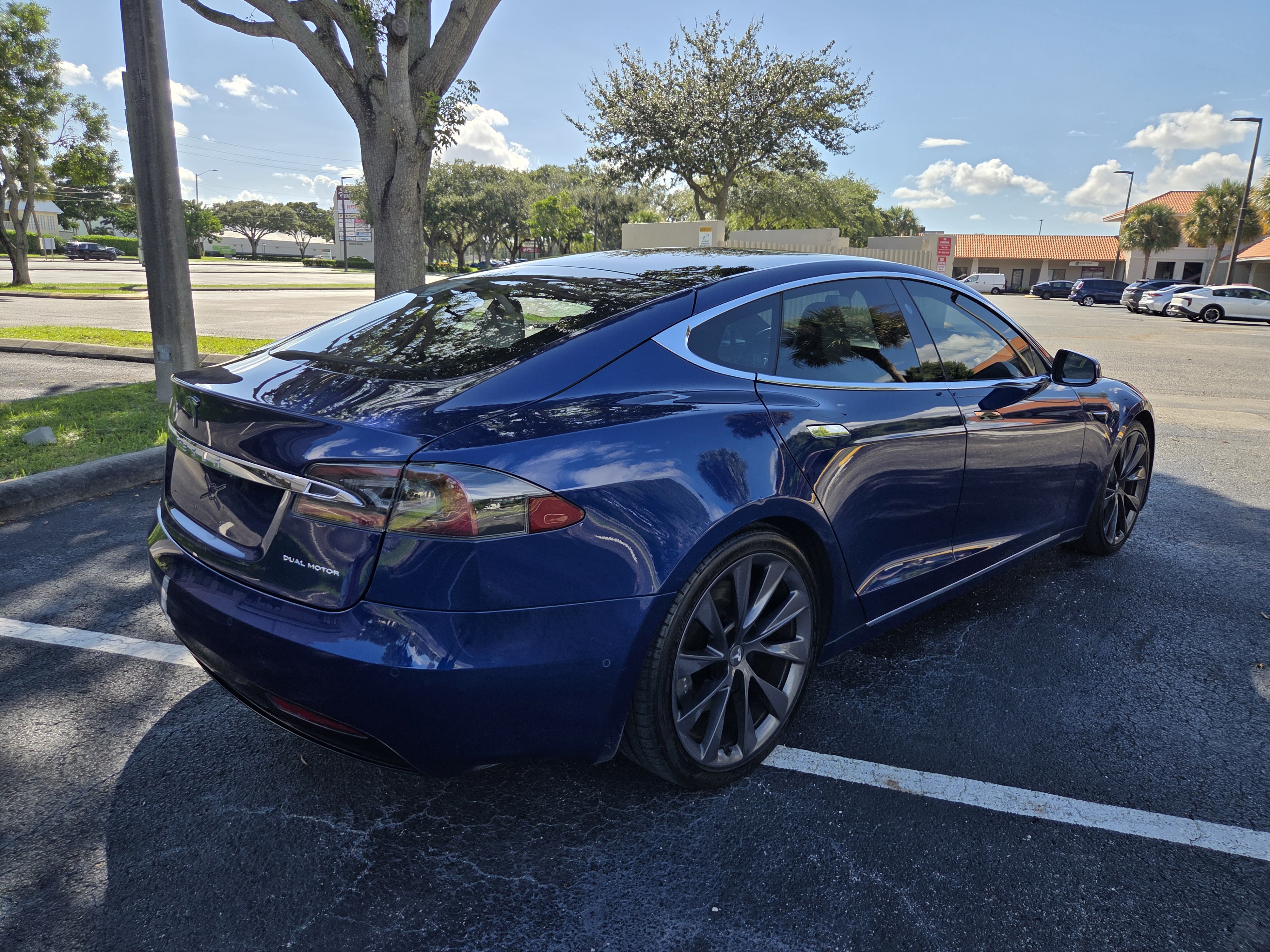 Used 2019 Tesla Model S Standard Range AWD/4WD image 4