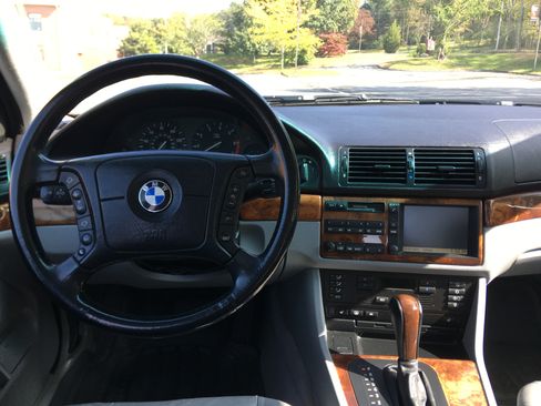 Used 1999 BMW 540i Sedan image 16