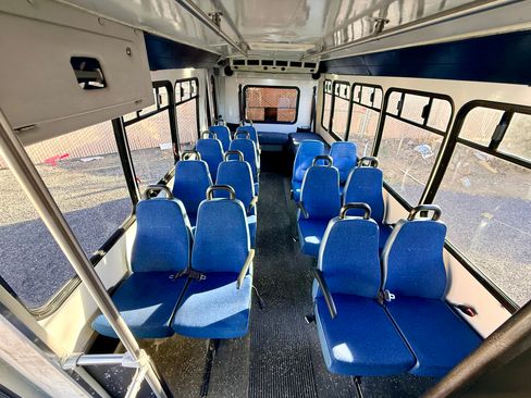 Used 2005 Ford E-450 and Econoline 450 image 11