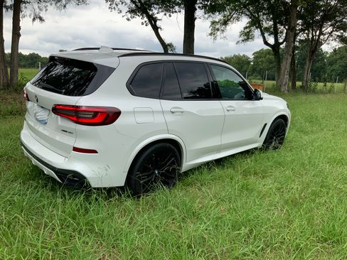 Used 2022 BMW X5 xDrive40i w/ M Sport Package AWD/4WD image 4