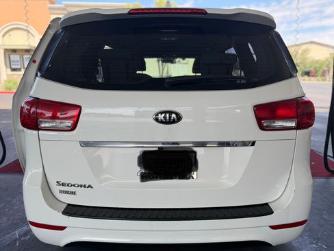 Used 2016 Kia Sedona L FWD image 17