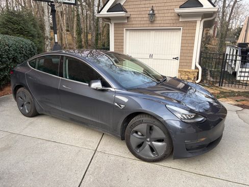 Used 2018 Tesla Model 3 Mid Range image 5