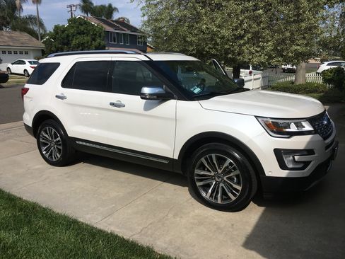 Used 2017 Ford Explorer Platinum image 15