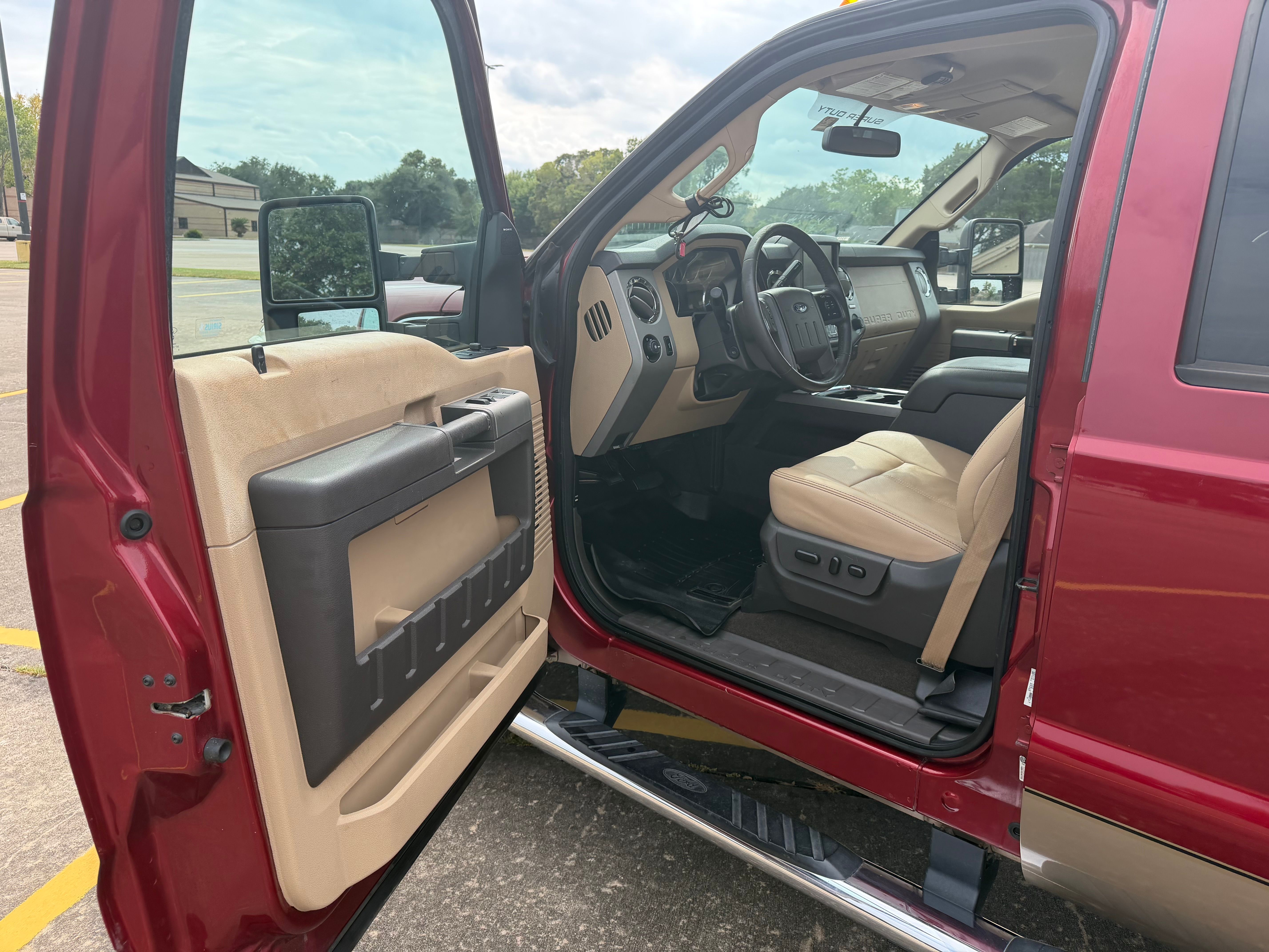 Used 2014 Ford F250 Lariat w/ Lariat Interior Package AWD/4WD image 8