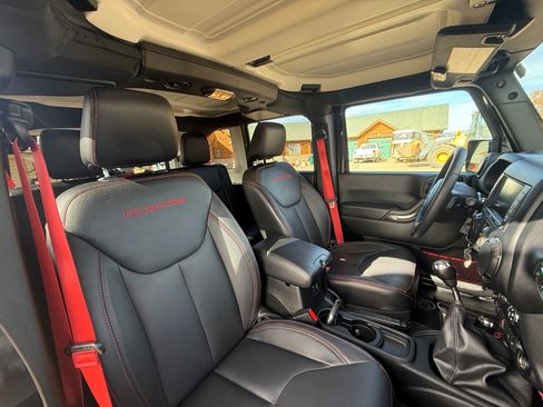 Used 2018 Jeep Wrangler Unlimited Rubicon image 16