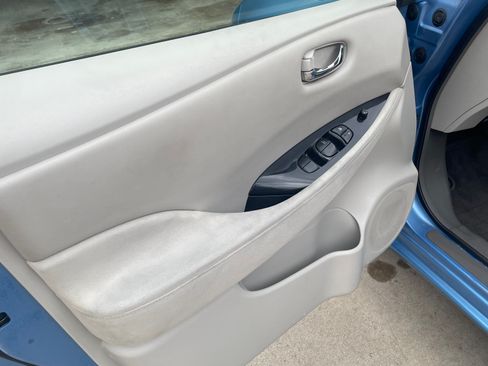 Used 2011 Nissan Leaf SL image 16