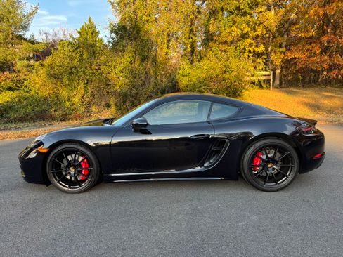 Used 2021 Porsche 718 Cayman GTS image 2