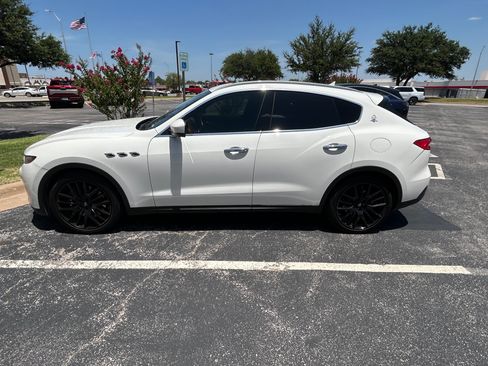 Used 2018 Maserati Levante S image 8