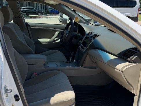 Used 2010 Toyota Camry Hybrid FWD image 6