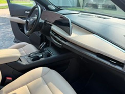 Used 2025 Cadillac XT4 Premium Luxury w/ Technology Package AWD/4WD image 5