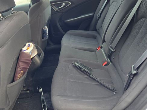 Used 2015 Chrysler 200 Limited w/ Convenience Group image 1