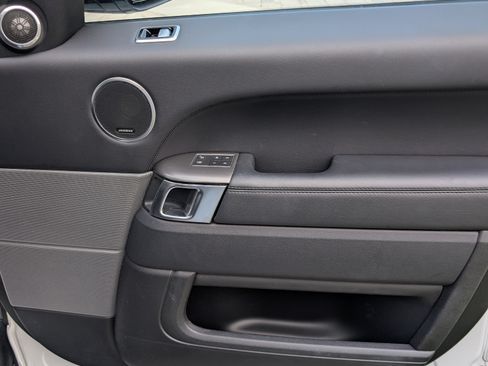 Used 2018 Land Rover Range Rover Sport SE image 24