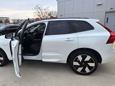Used 2025 Volvo XC60 T8 Plus w/ Protection Package Premier image 1
