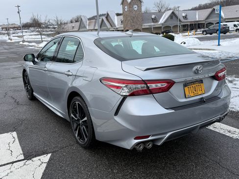 Used 2019 Toyota Camry XSE image 8