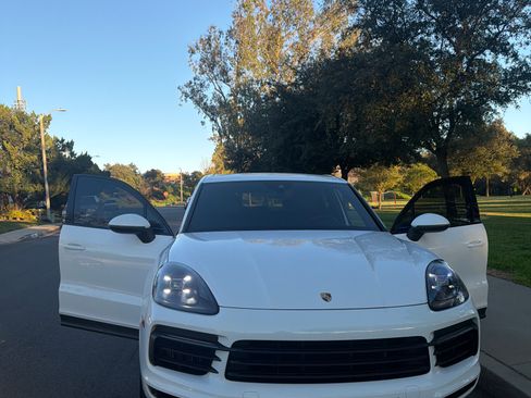 Used 2019 Porsche Cayenne image 1