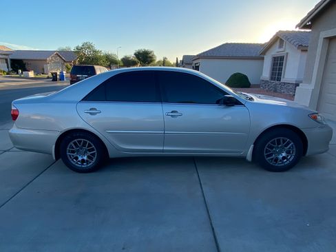Used 2005 Toyota Camry FWD image 11