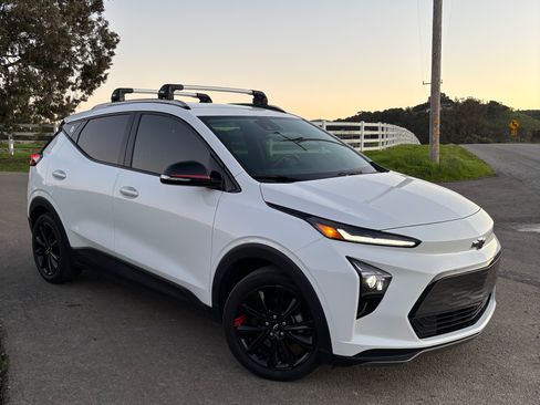 Used 2023 Chevrolet Bolt EUV LT w/ Redline Edition image 4