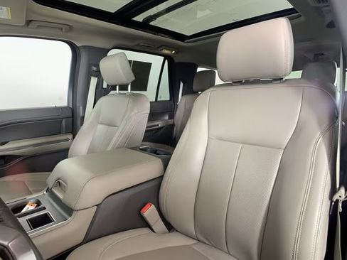Used 2021 Ford Expedition Max XLT image 5