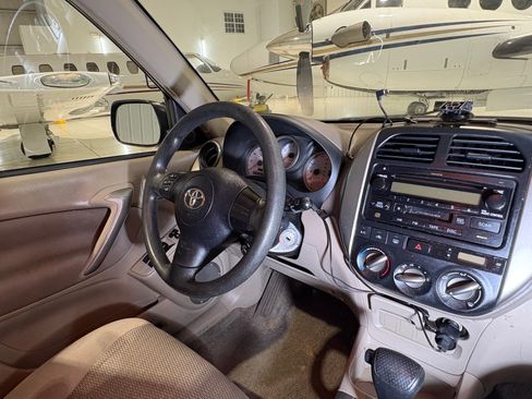 Used 2004 Toyota RAV4 2WD image 21